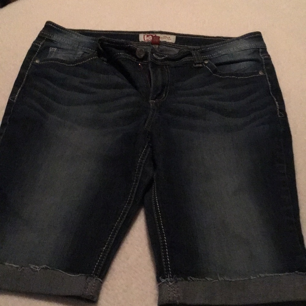 Lei Sophia hipster flare raw edge zip & button front denim shorts size 15